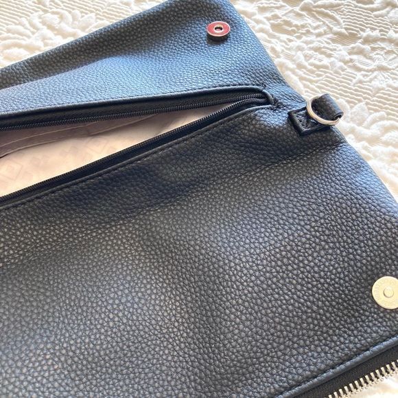 Thirty-One Clutch - Picture 4 of 10